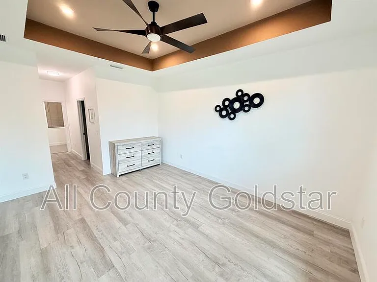 6049 Higgins Ln — Photo 13