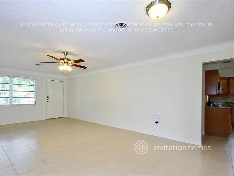 2449 Chandler Ave — Photo 2
