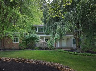 9 Crown Dr, Warren, NJ 07059