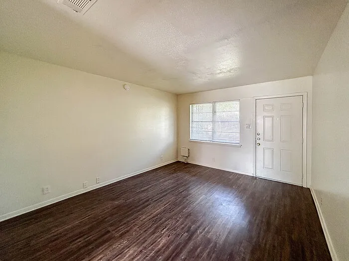 3805 Atlas Dr — Photo 2