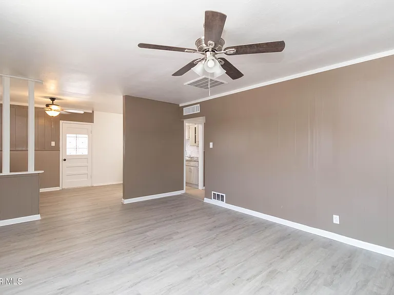 321 Walsh Ln — Photo 15