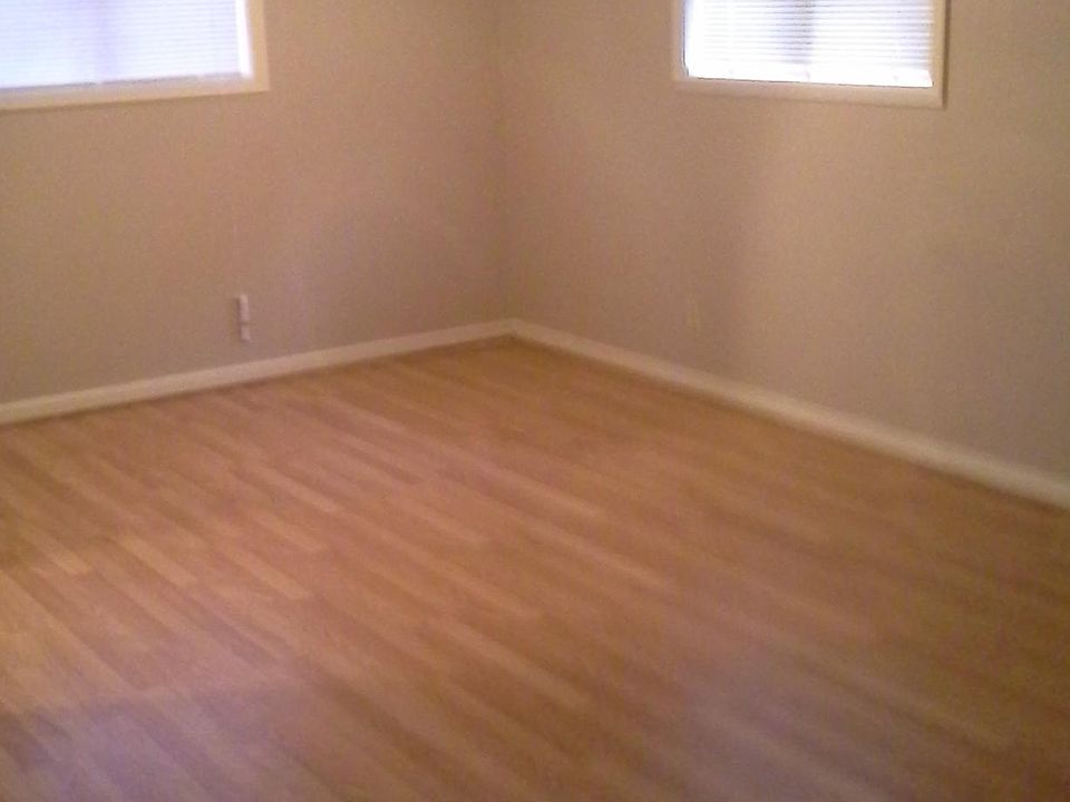 2nd image of 208 Laurel St