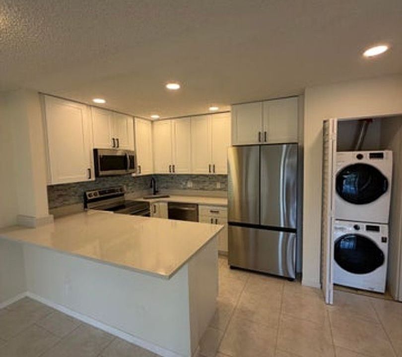 1st image of 1012 Green Pine Blvd APT B2