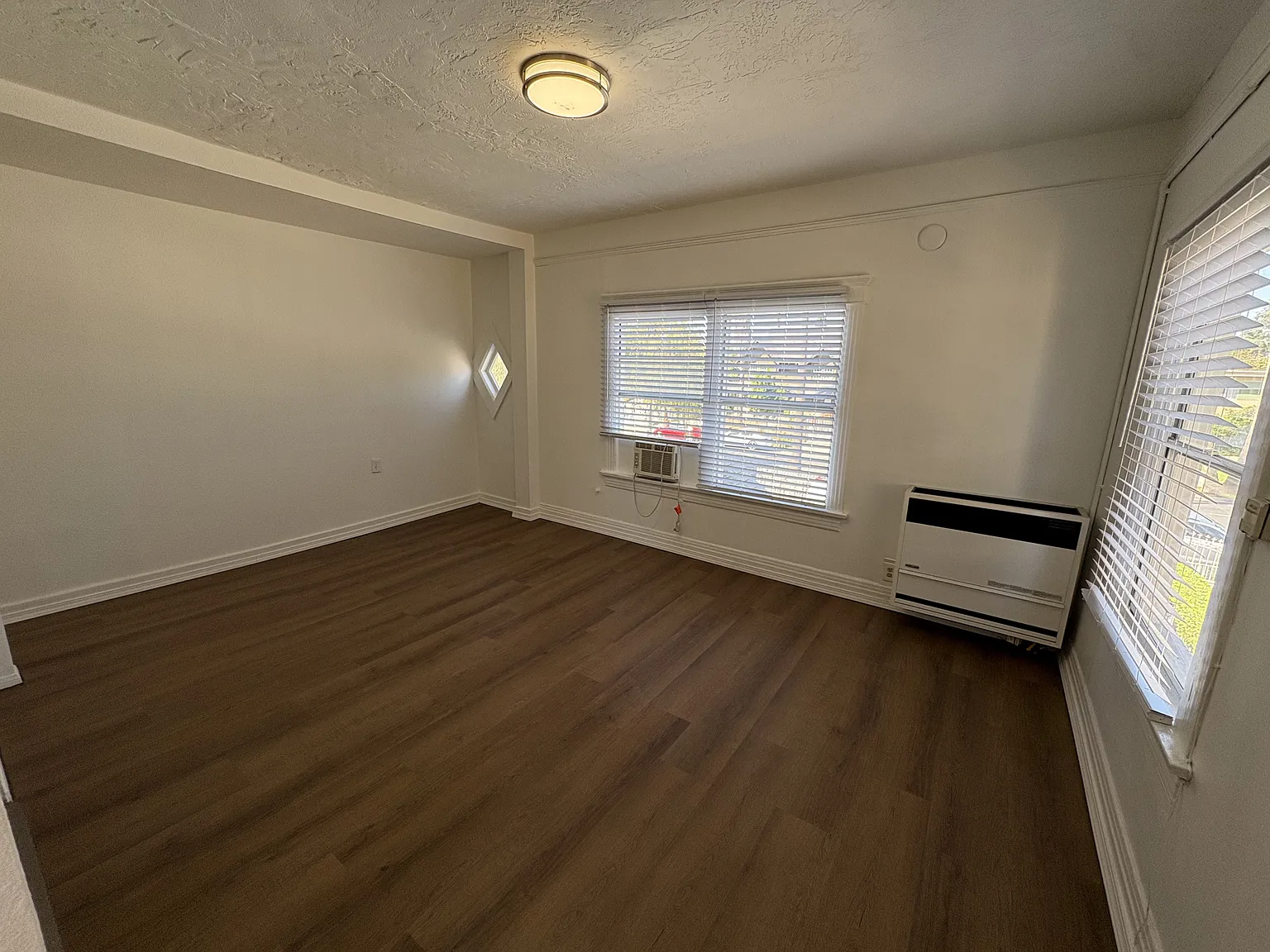 2 bed, 650 sqft, $2,600 — Photo 4