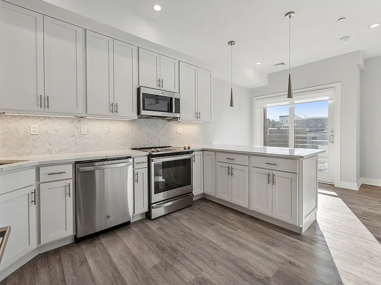 355 Phillips Park Rd #301 — Photo 1