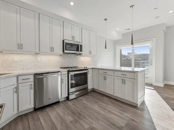 355 Phillips Park Rd #301, Mamaroneck, NY 10543