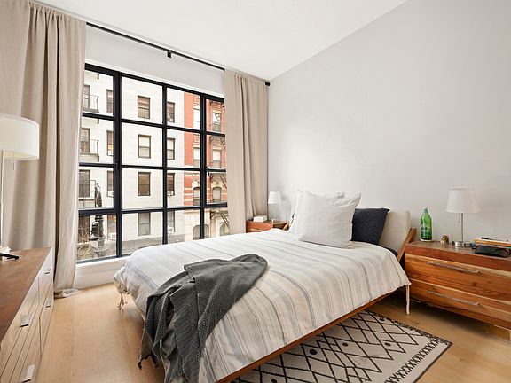 5th image of 147 Ludlow St #3A