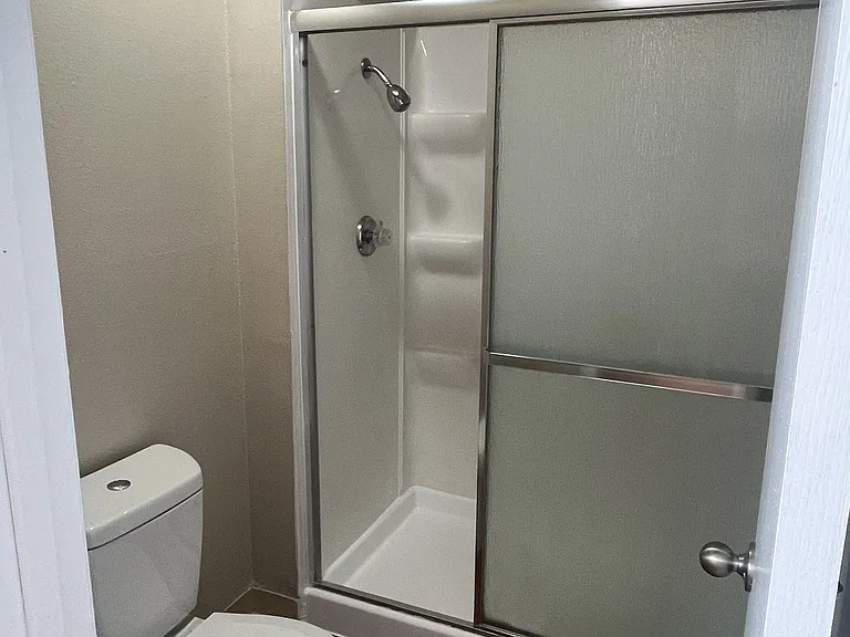 Glenbrook Apartments — Photo 29
