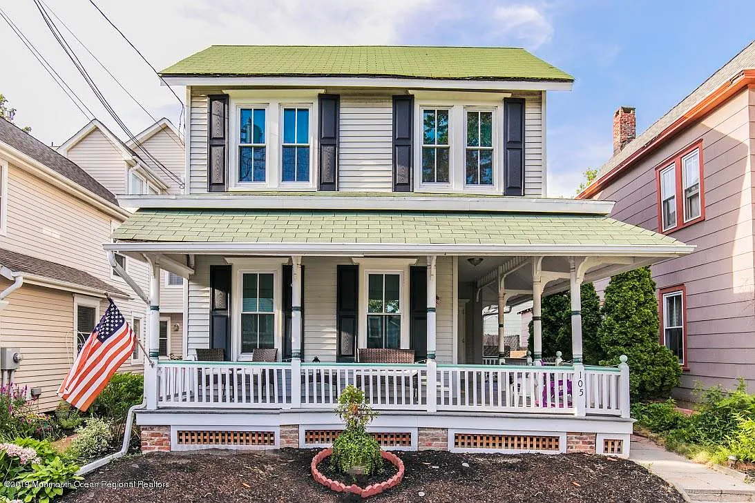 3 bed, $2,400 — Photo 1