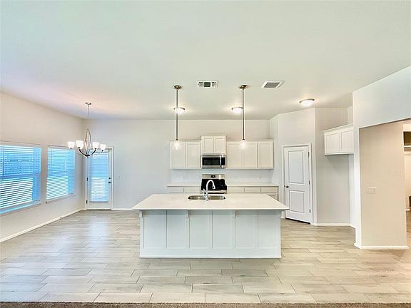 4th image of 10729 NW 20th St