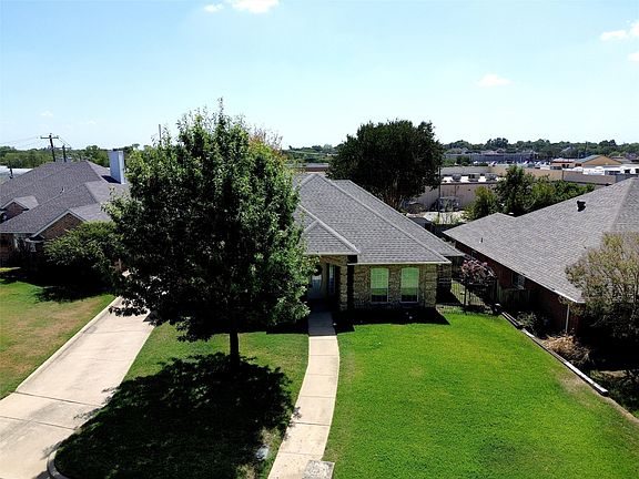 3rd image of 221 Brazil Dr