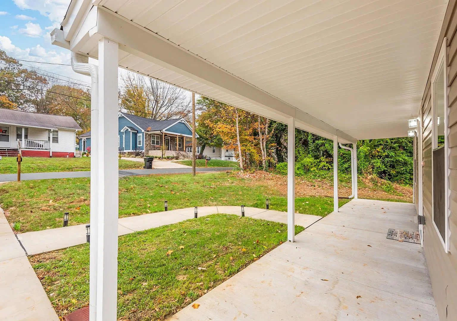 $500 OFF Special - 4Bd/ 2Bath Ranch Style home mins from Downtown Burlington — Photo 4