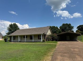 1555 Yellowdog Rd, Senatobia, MS 38668