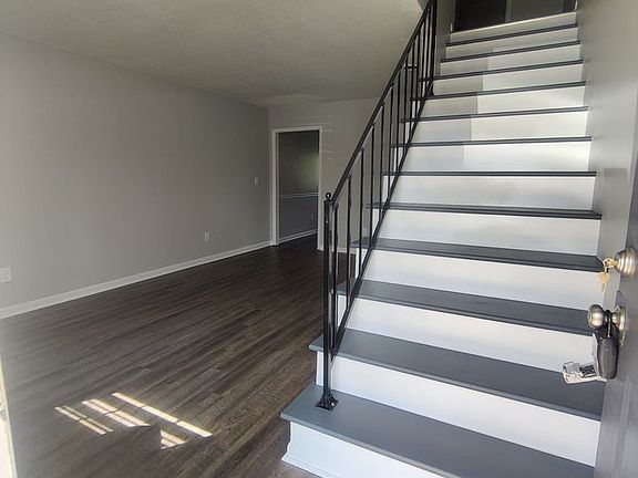 5th image of 702 Roberta Dr Unit B