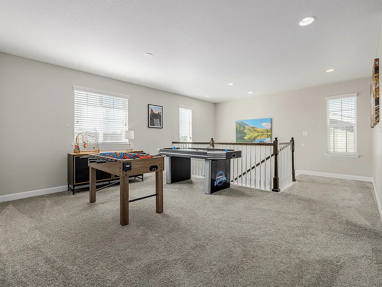 10406 Akron St — Photo 42