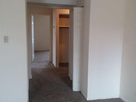 3rd image of 261 Meadowview Dr APT 2