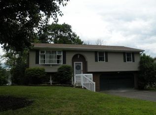 1118 Elton Dr, Endicott, NY 13760