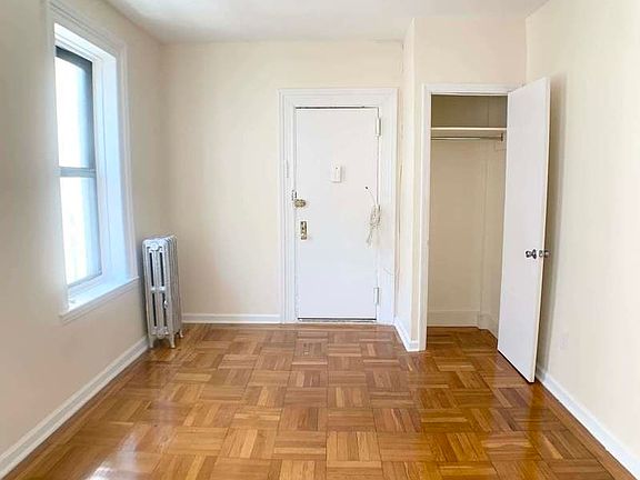 3rd image of 576 Parkside Ave #D1