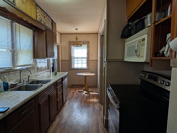 5th image of 1105 N Main St