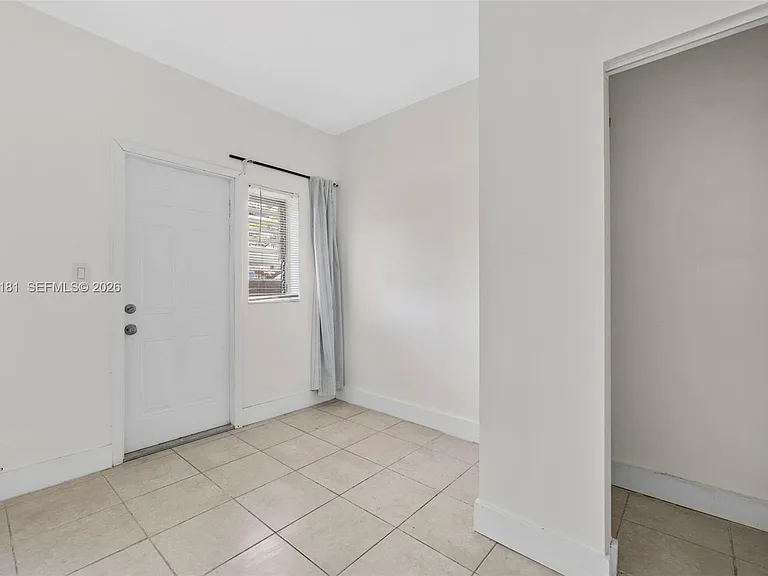 8135 Crespi Blvd #4 — Photo 12