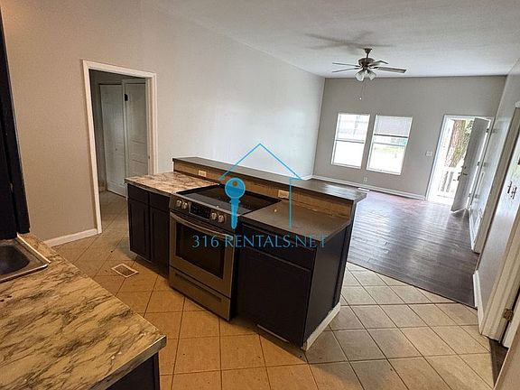 4th image of 616 N Edwards Ave #618