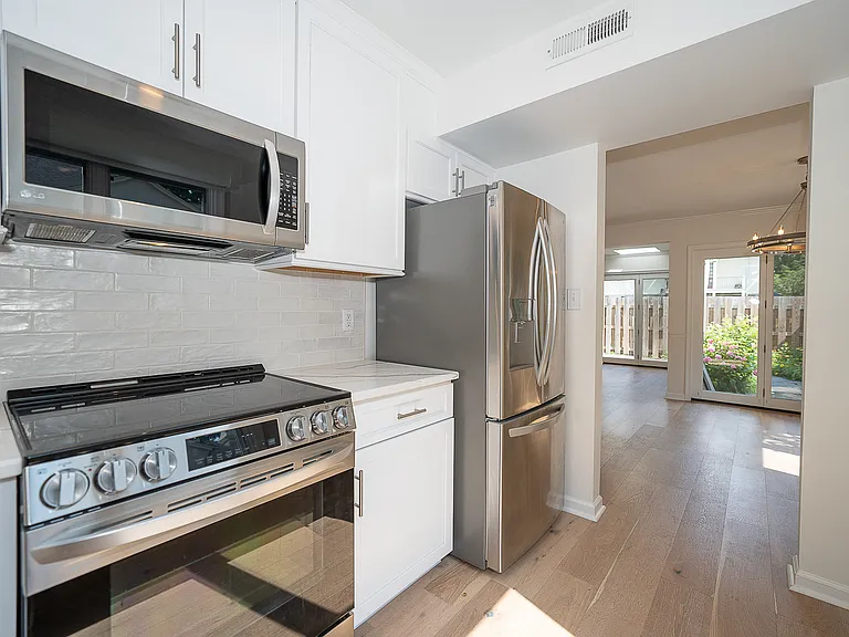 116 Montrose Ave #H — Photo 17