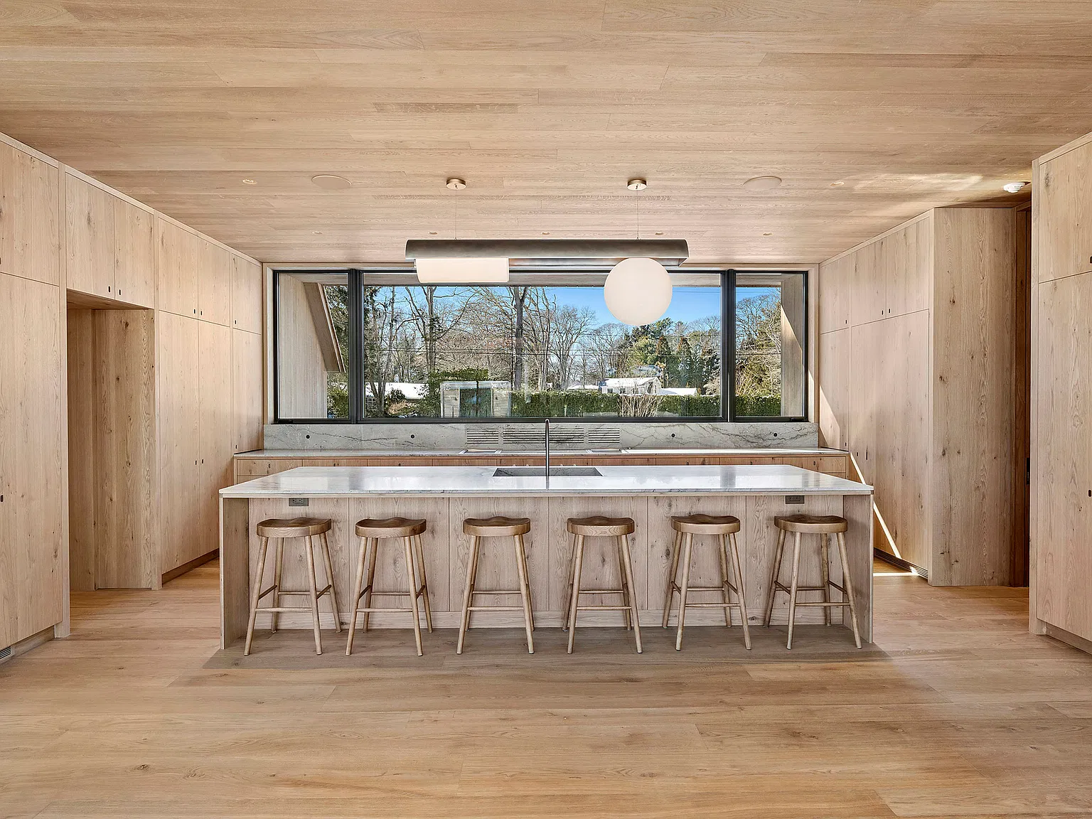 New Designer Build in Amagansett Village Prime Location — Photo 2