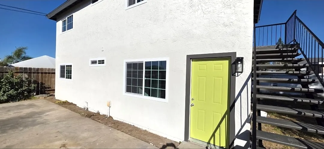 3 bed, 980 sqft, $2,950 — Photo 1
