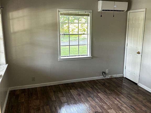4th image of 205 White St