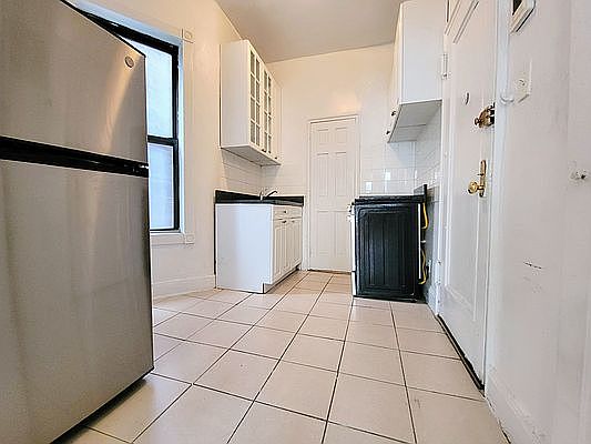 4th image of 488 E 74th St APT 5b