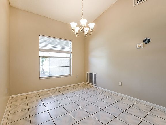 5th image of 520 Elmwood Ct