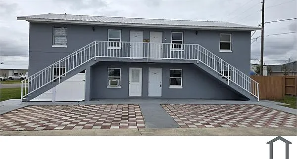 4131 Commercial Dr — Photo 2