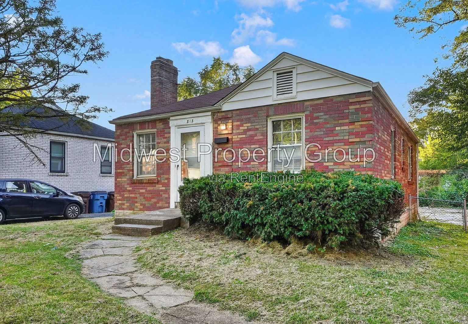 3 bed, 1.0 bath, 1141 sqft, $1,200 — Photo 1