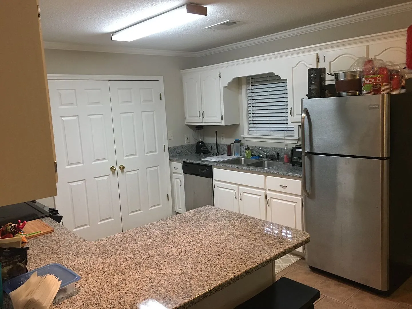 Roommate Needed!! Walk to the Square! Available NOW... — Photo 2