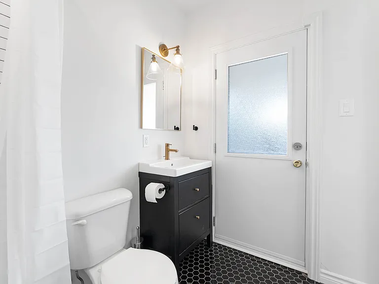 327 Catherine St — Photo 30