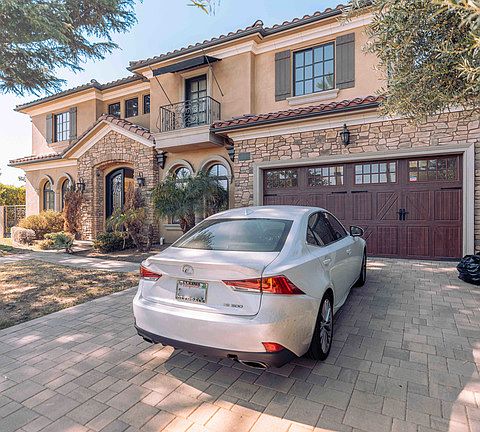 3rd image of 689 W Palm Dr.