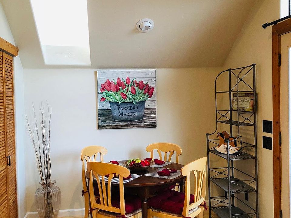 Dining Room - Welcoming Fully Furnished