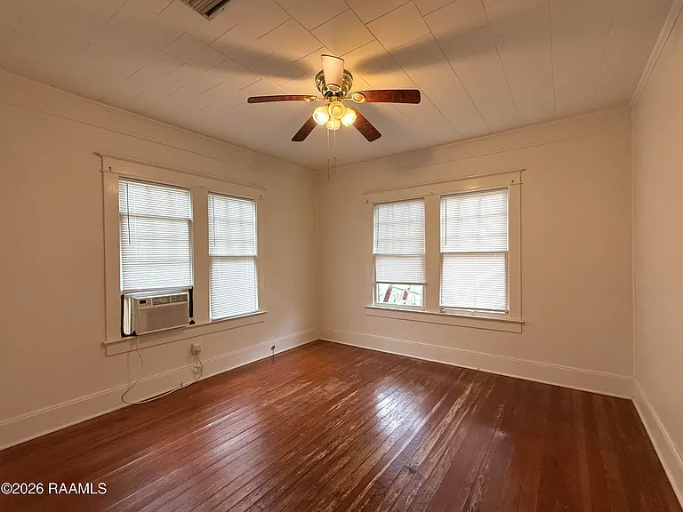 213 General Gardner Ave — Photo 11