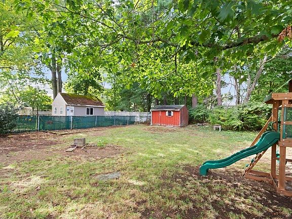 4th image of 75 Sterling Rd