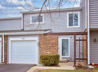 452 Maple Dr, Wheeling, IL 60090