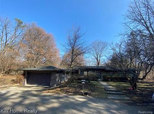 25195 Ingleside Dr, Southfield, MI 48033