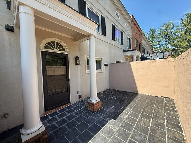 2 bed, 2.5 bath, 1152 sqft, $1,975 — Photo 2