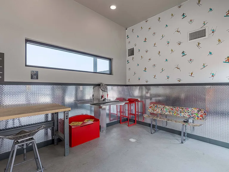 Encore Evans Station Apartments — Photo 12