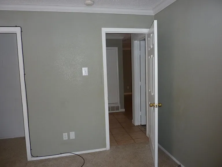 1304 Yukon Dr — Photo 6