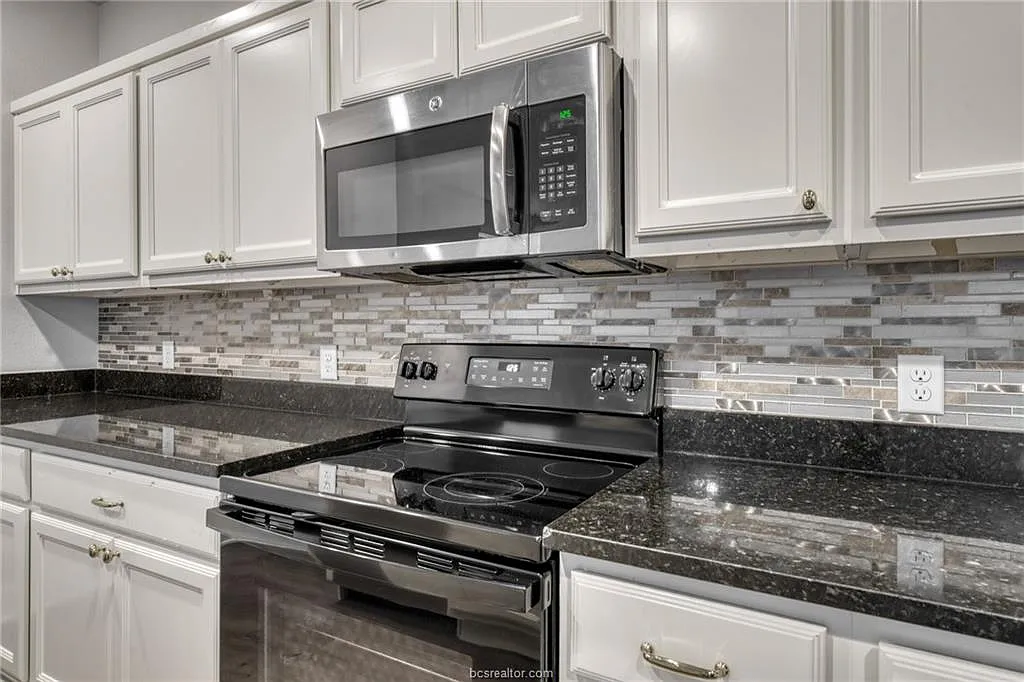 3 bed, 2.5 bath, 1568 sqft, $2,200 — Photo 4