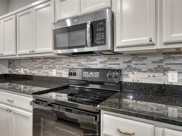 3900 Yukon Ln — Photo 4