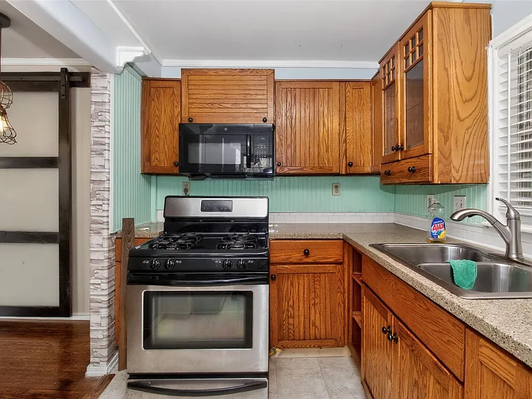 2916 Avenue M — Photo 7