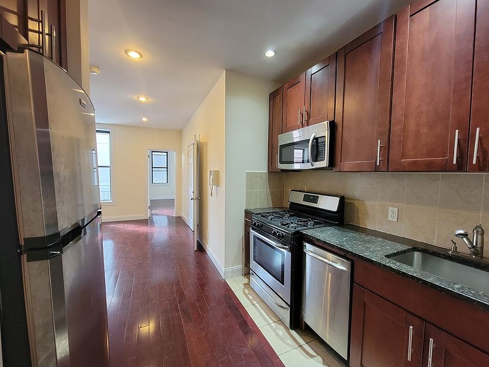 1st image of 250 W 78th St Unit 4ZR