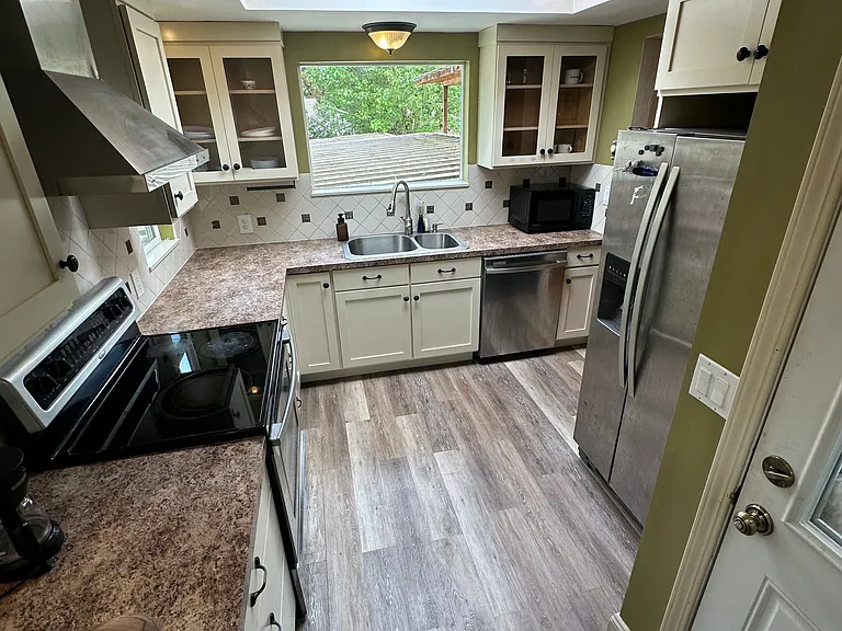 324 Division St SW #A — Photo 3