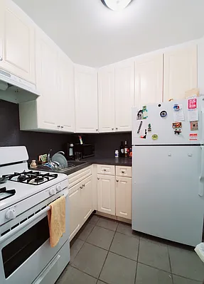 Rented by New York Dwellings LLC | media 12